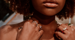 A Guide To Choosing The Right Jewelry For Your Outfit